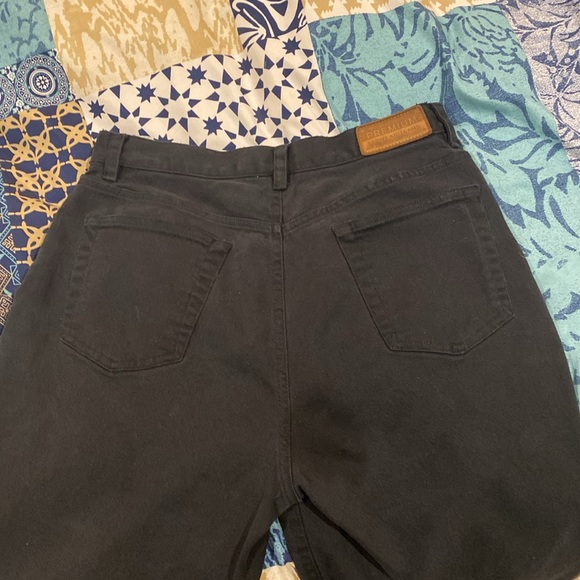 Liz Claiborne black jeans. Size 12 regular - Picture 6 of 6